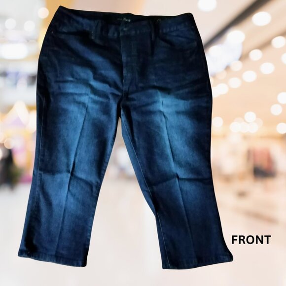 Classic 5-Pocket Capri Jeans with Hem Slit - Picture 2 of 8